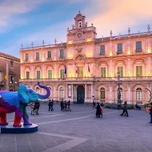 https://sinfonia-suites-catania.taorminaitalyhotels.com